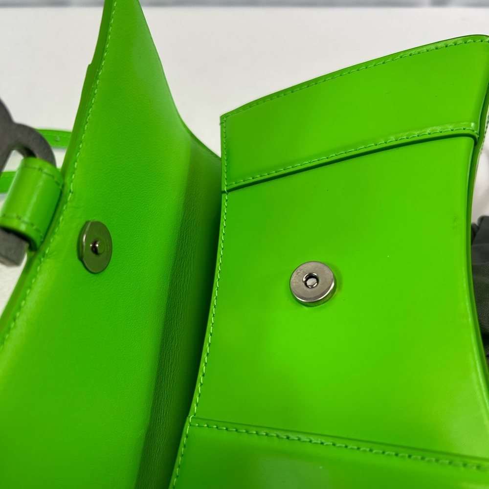 Balenciaga
Balenciaga Hourglass XS Tote Bag - Picture 9 of 10